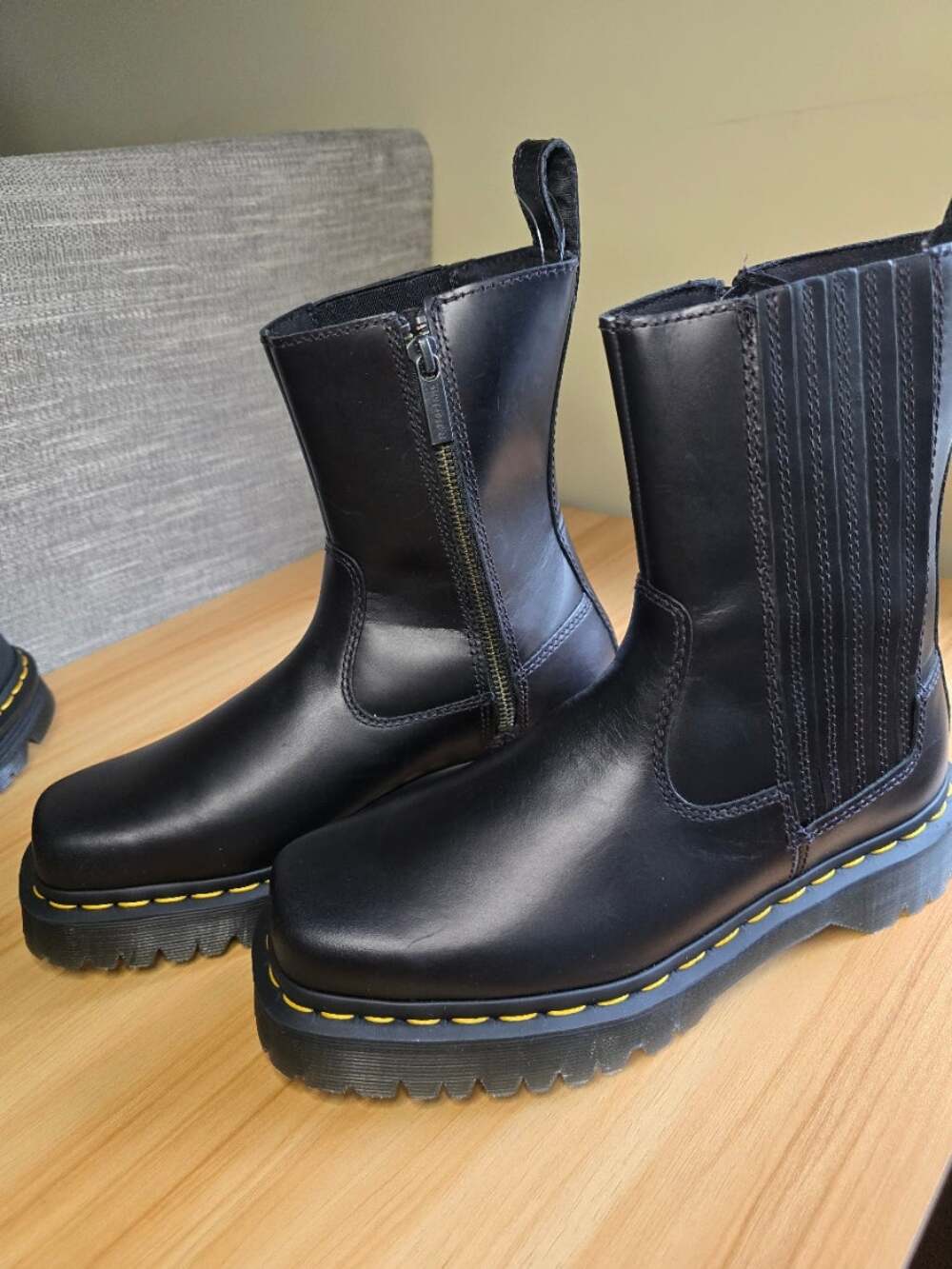 Dr. Martens Women's 8 Amaayah Lo Leather Boots Black Mid Calf Zip NEW